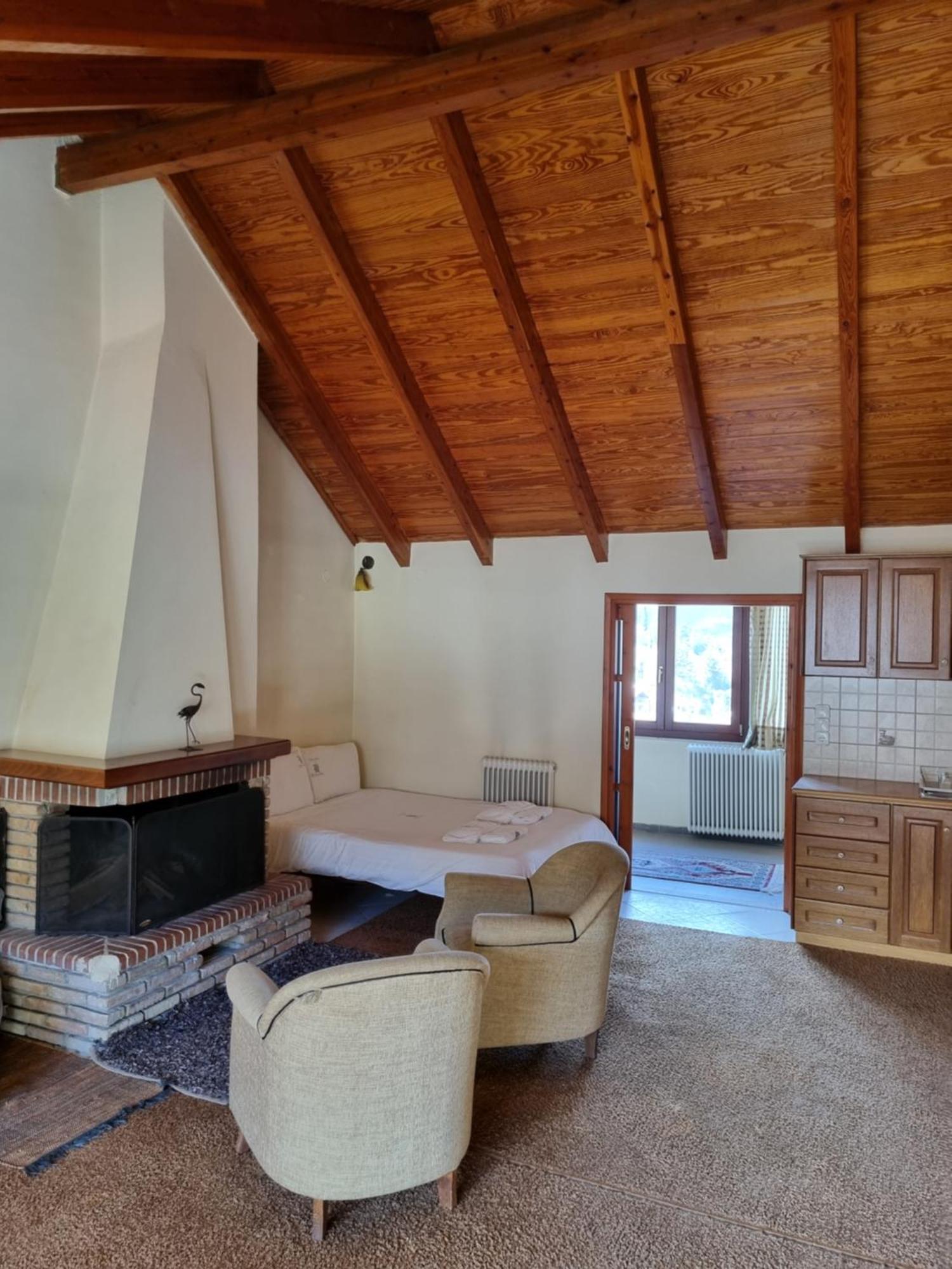 Kalavrita Krinides Apartment And Attics Luaran gambar