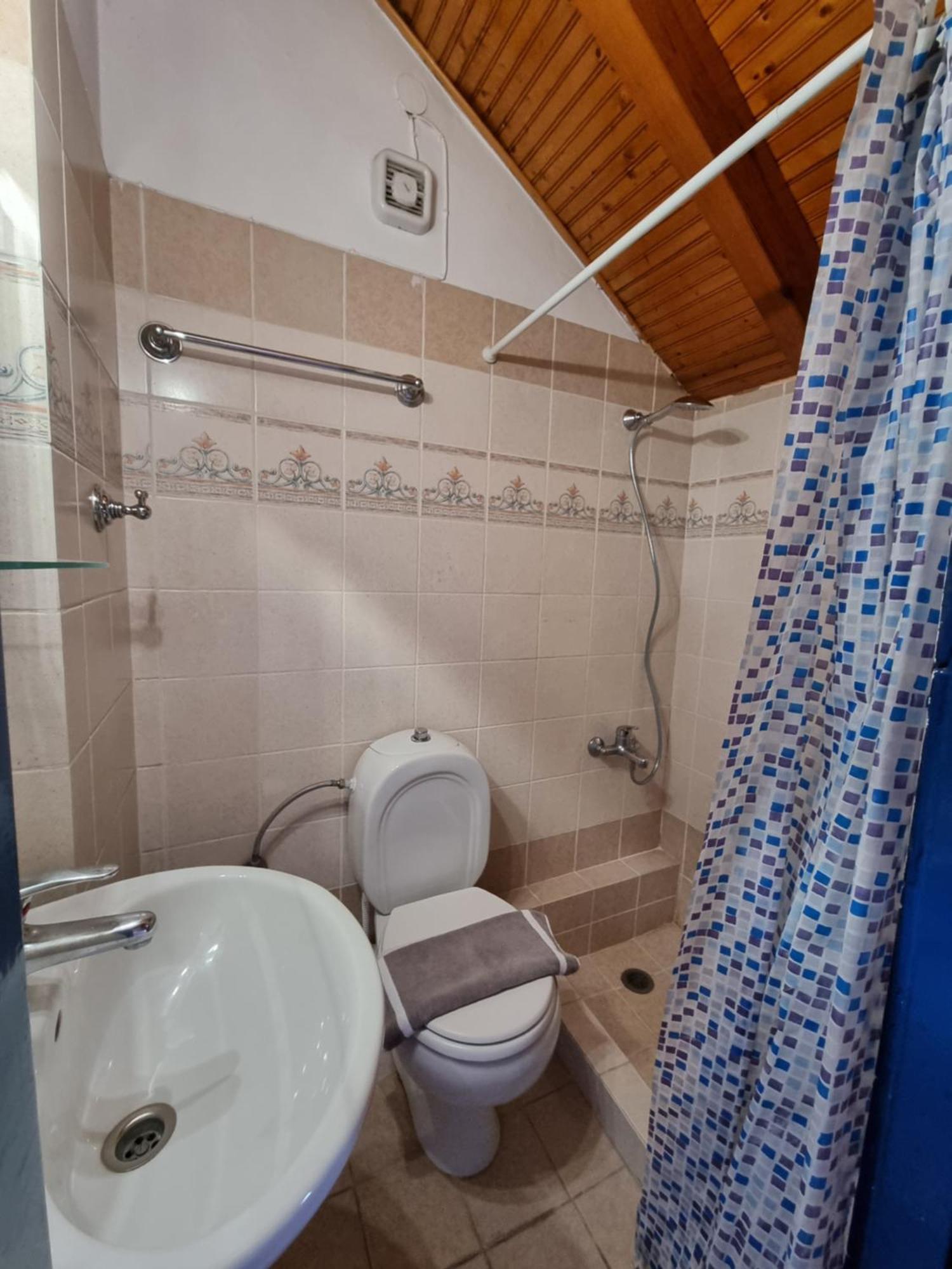 Kalavrita Krinides Apartment And Attics Luaran gambar